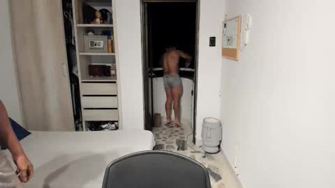 travis bakerr online show from February 24, 2:34 am