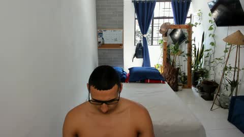 travis bakerr online show from December 19, 2:57 pm