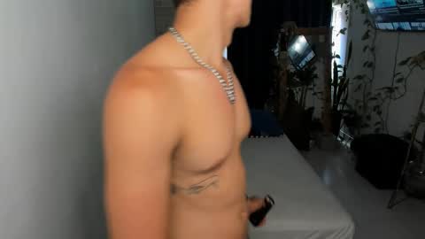 travis bakerr online show from February 12, 7:35 pm