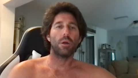 TravisKenn online show from October 28, 6:54 pm