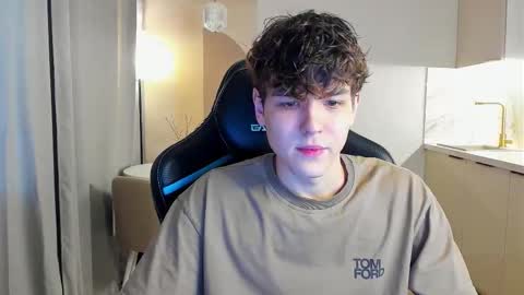 travisrivas online show from October 10, 8:52 am