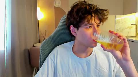 travisrivas online show from October 7, 6:39 am