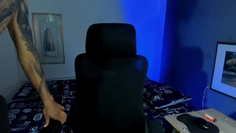 TRAV - INDEPENDENT MODEL online show from November 23, 11:54 am