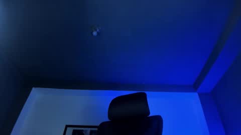 TRAV - INDEPENDENT MODEL online show from November 8, 9:34 am