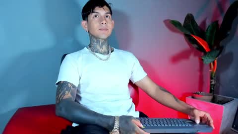 TRAV - INDEPENDENT MODEL online show from February 26, 7:03 pm