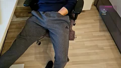 tree1989 online show from February 21, 3:57 pm