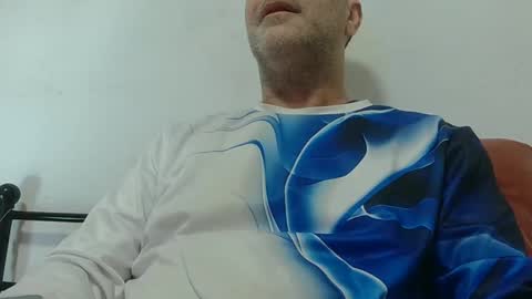 Snapshot of trevido4u chatting on March 10, 12:18 am trevido4u online show from March 10, 12:18 am