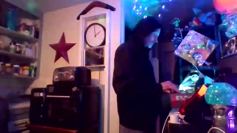 troystack41 online show from December 14, 10:17 pm