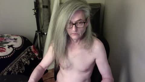 twigslet online show from April 15, 2:11 am