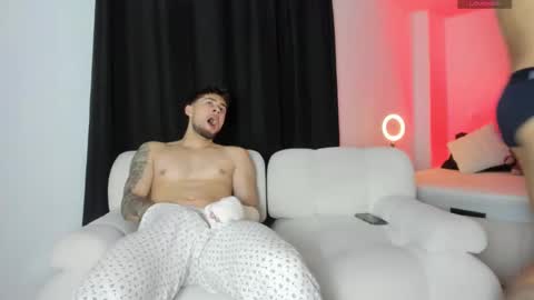 twintease online show from September 10, 1:43 pm