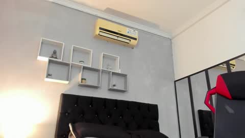 tyler_hank1 online show from December 16, 1:56 am