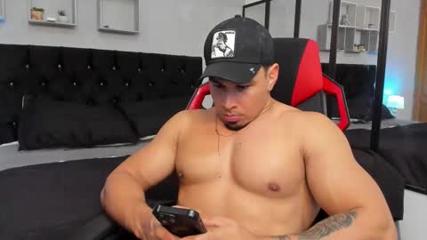 tyler_hank1 online show from March 10, 6:25 pm