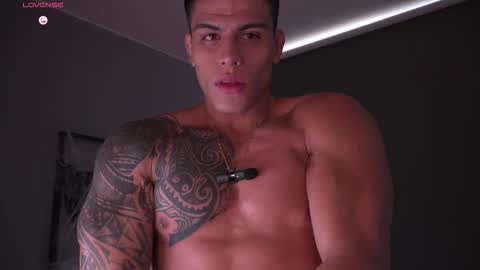 Snapshot of tyler_muscle chatting on October 24, 2:08 pm David online show from October 24, 2:08 pm