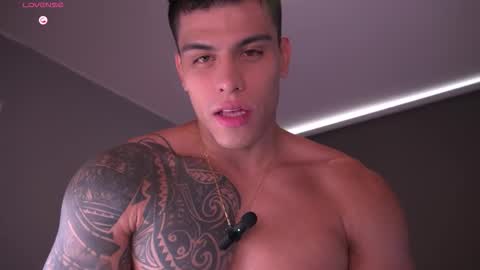 Snapshot of tyler_muscle chatting on October 25, 2:19 pm David online show from October 25, 2:19 pm