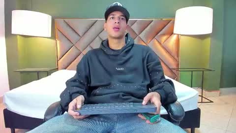 Snapshot of tyler_rodriguez chatting on October 23, 10:02 pm Tyler Rodriguez online show from October 23, 10:02 pm