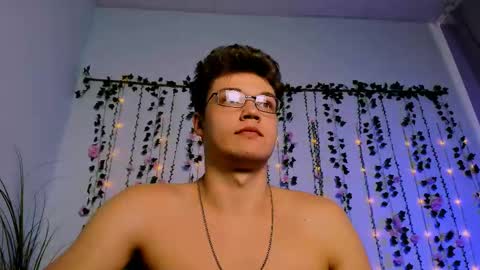 tyler_sparks_ online show from September 17, 9:21 am