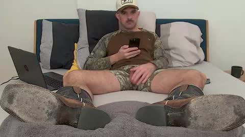 TylerLogan813 online show from March 5, 8:05 pm