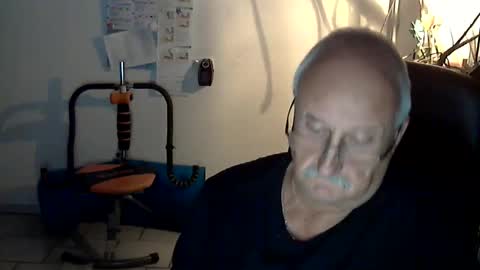 Ulli online show from May 8, 9:59 pm