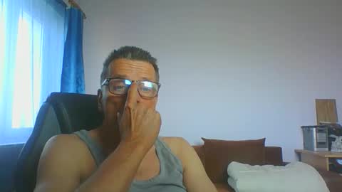 ulmeni4 online show from March 18, 7:44 am