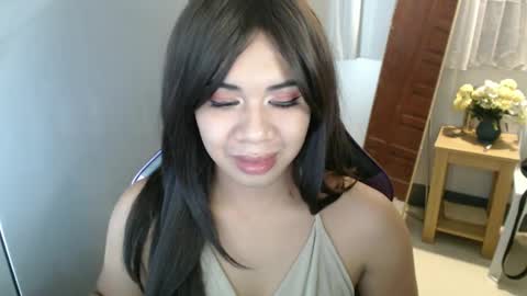 Vee online show from February 16, 6:21 pm