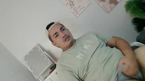 ure_fattytoy143 online show from May 16, 4:16 pm