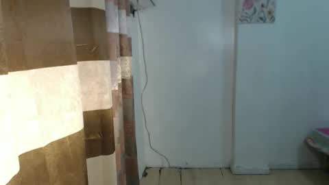 Snapshot of urhotpinoy_izaac chatting on October 25, 5:36 pm simeon ulok online show from October 25, 5:36 pm