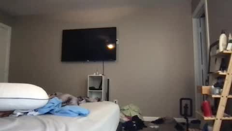 Urwivesaffair online show from April 3, 6:15 pm