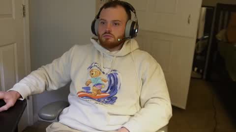 Snapshot of v_for_veng chatting on October 16, 5:37 am v_for_veng online show from October 16, 5:37 am