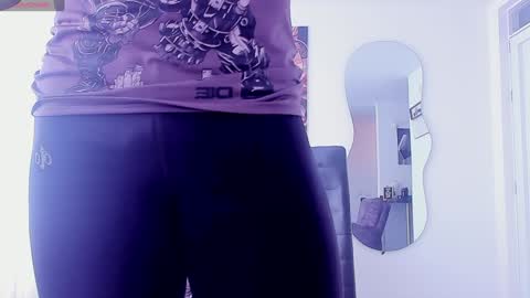Snapshot of valentino_dossantos chatting on December 22, 5:21 pm    online show from December 22, 5:21 pm