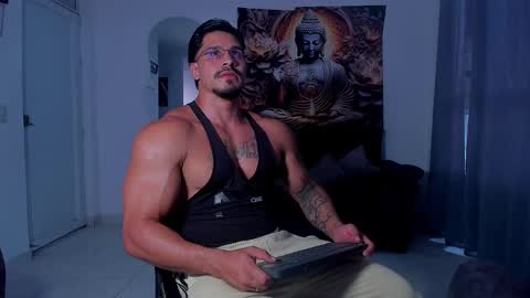 Snapshot of valentino_dossantos chatting on October 6, 8:35 pm    online show from October 6, 8:35 pm
