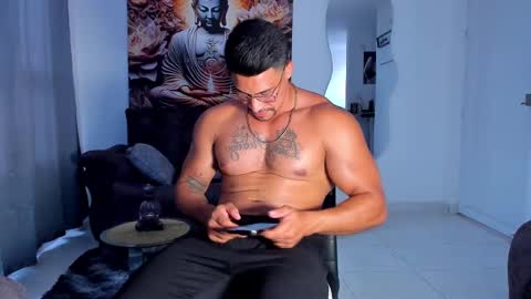 Snapshot of valentino_dossantos chatting on March 6, 8:27 pm    online show from March 6, 8:27 pm