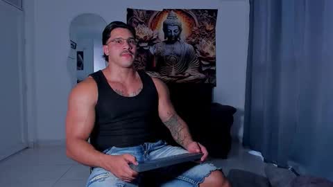 Snapshot of valentino_dossantos chatting on October 21, 8:12 pm    online show from October 21, 8:12 pm
