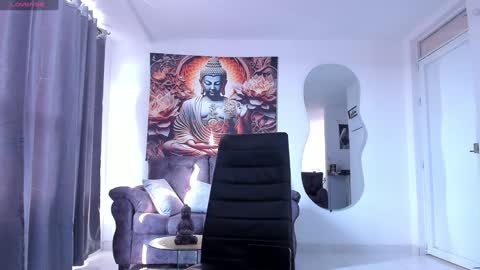 Snapshot of valentino_dossantos chatting on January 22, 8:49 pm    online show from January 22, 8:49 pm