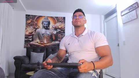 Snapshot of valentino_dossantos chatting on December 24, 2:54 am    online show from December 24, 2:54 am
