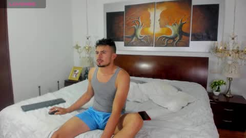 Snapshot of valentinos_ chatting on October 13, 8:04 pm  Valentinos  online show from October 13, 8:04 pm