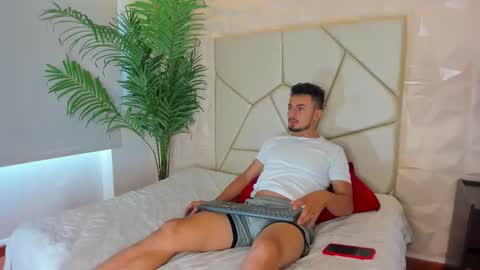 Snapshot of valentinos_ chatting on September 10, 11:53 am  Valentinos  online show from September 10, 11:53 am