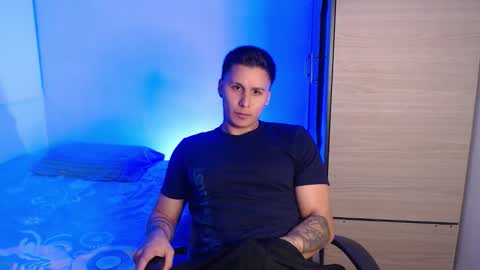 VALENTINO online show from January 18, 10:23 pm