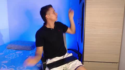 VALENTINO online show from December 13, 8:04 pm