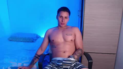 VALENTINO online show from November 28, 11:28 pm