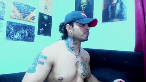 vanvelckan_ online show from May 28, 2:09 am