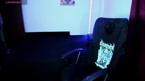 vanvelckan_ online show from November 15, 2:24 am