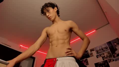 Snapshot of velvet_skyn chatting on October 24, 4:36 am juansito online show from October 24, 4:36 am