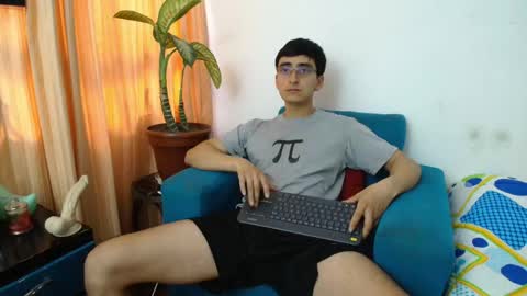 versatileguuy online show from May 15, 10:07 pm