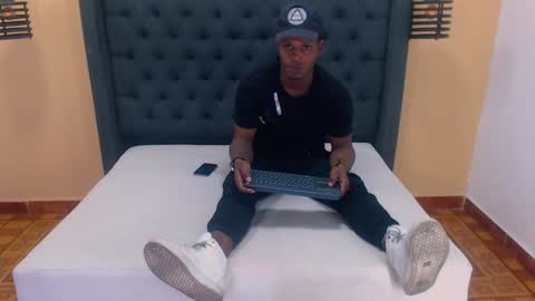 Vicent  online show from December 29, 8:37 pm