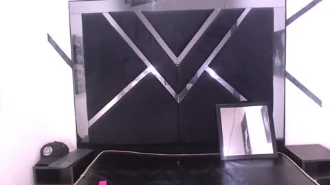 Vicent  online show from December 22, 8:25 pm