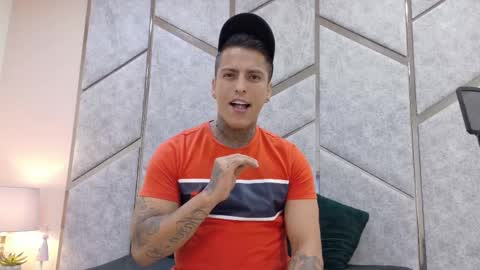 Snapshot of victor_montero chatting on October 20, 7:18 pm Victor online show from October 20, 7:18 pm