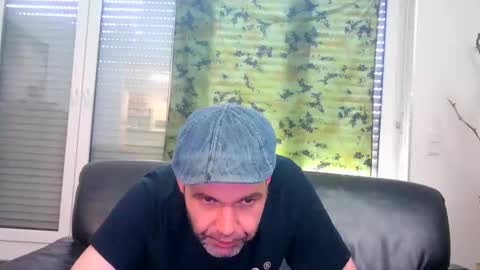 voyeuredeluxe online show from January 8, 11:37 am