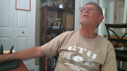 Snapshot of vueuorme chatting on February 9, 3:01 pm Vueuorme online show from February 9, 3:01 pm