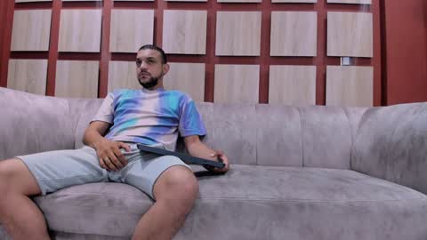 Snapshot of web_gammer_ chatting on December 6, 1:33 pm Jhonny Dick  his neighbors. online show from December 6, 1:33 pm