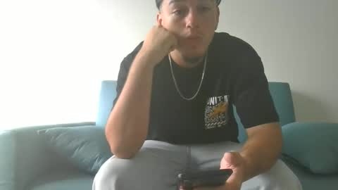 whiiteprince online show from December 17, 8:34 am